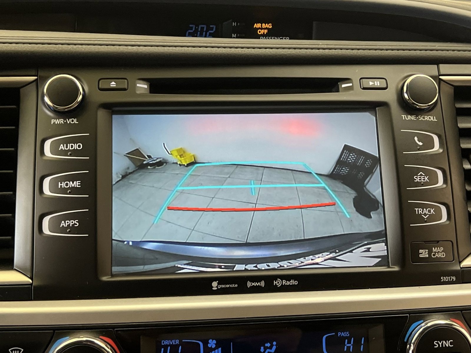 Used 2017 Toyota Highlander XLE image 17