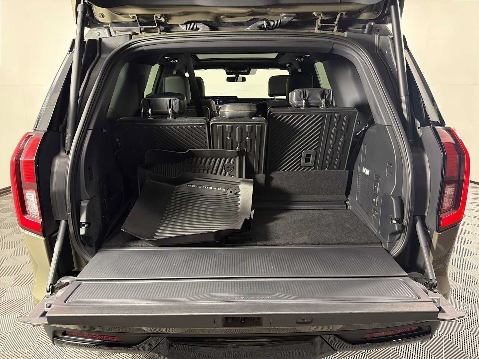 Used 2025 Ford Expedition Tremor AWD/4WD image 20