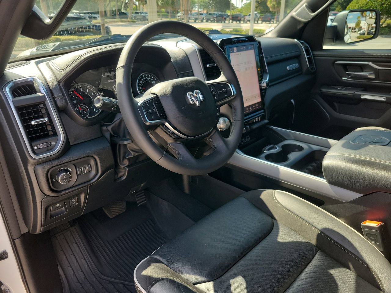 Used 2025 RAM 1500 Laramie w/ Sport Appearance Package AWD/4WD image 15