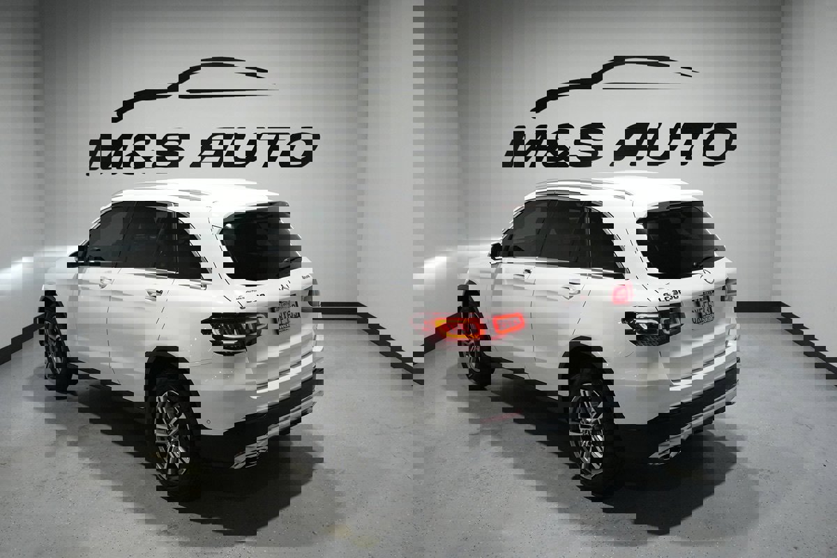 Used 2021 Mercedes-Benz GLC 300 4MATIC image 9