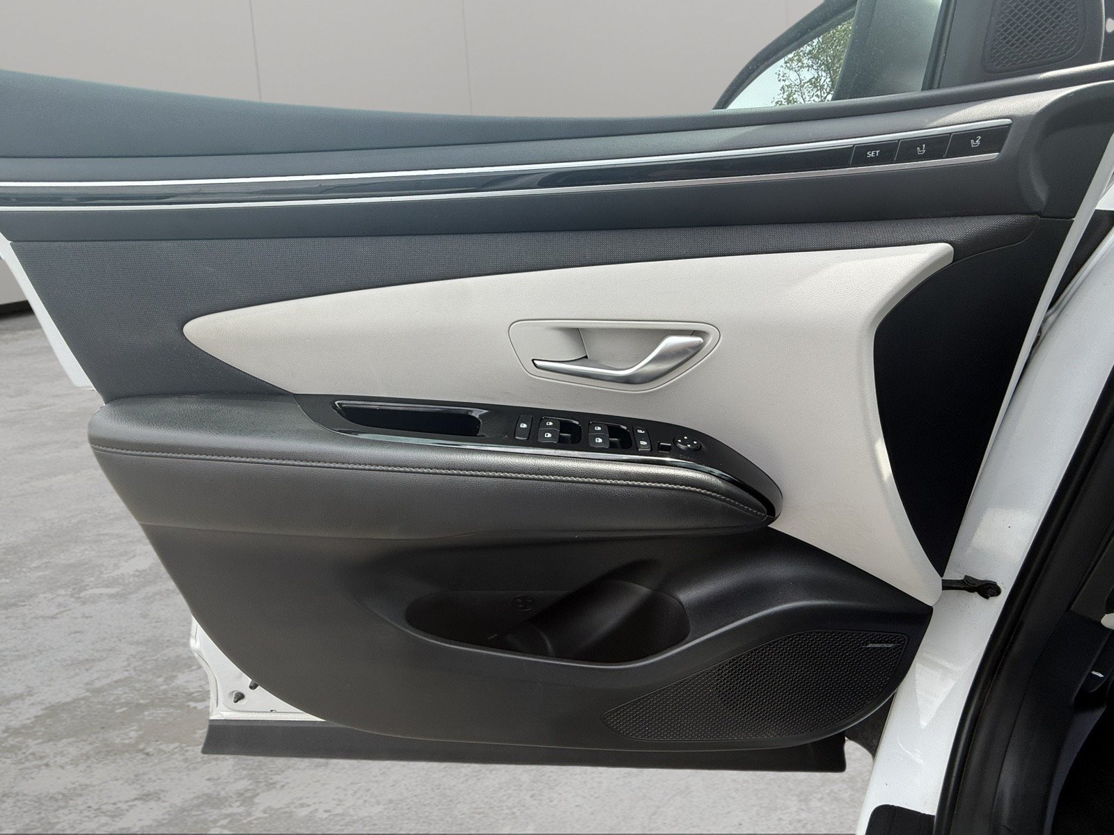 Used 2022 Hyundai Tucson Limited AWD/4WD image 25