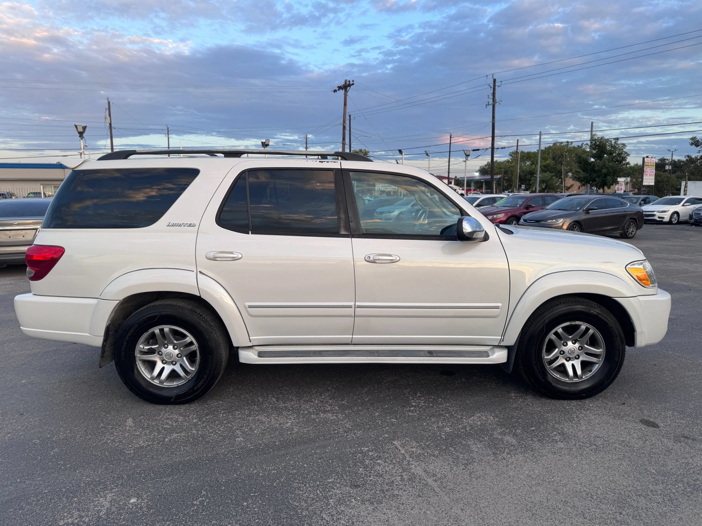Used 2007 Toyota Sequoia Limited w/ Luxury Pkg RWD image 4