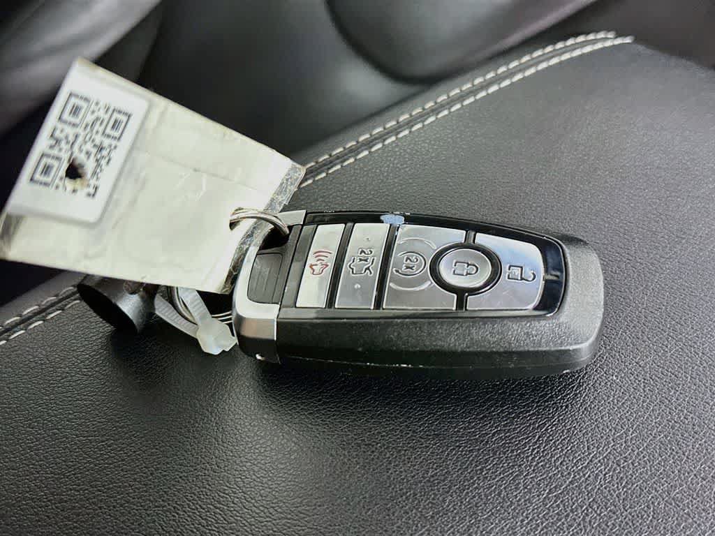 Used 2017 Ford Edge Titanium w/ Equipment Group 302A AWD/4WD image 22