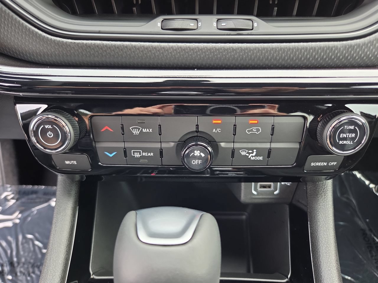 New 2026 Jeep Compass Latitude AWD/4WD image 25