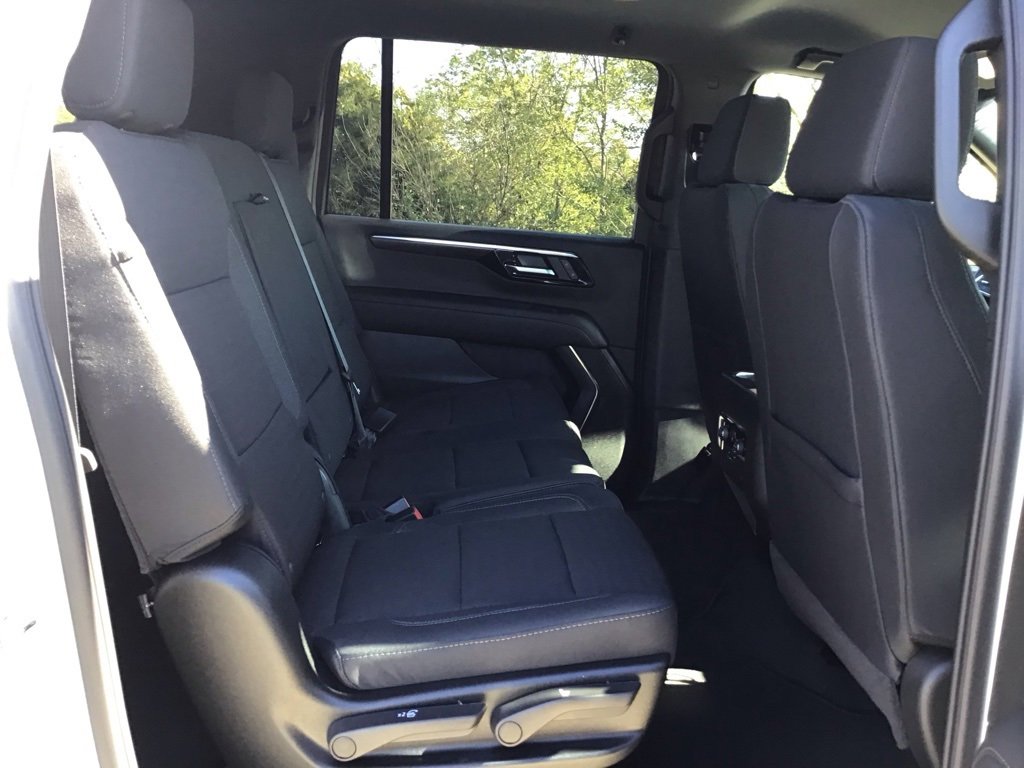 New 2026 Chevrolet Suburban LS image 19