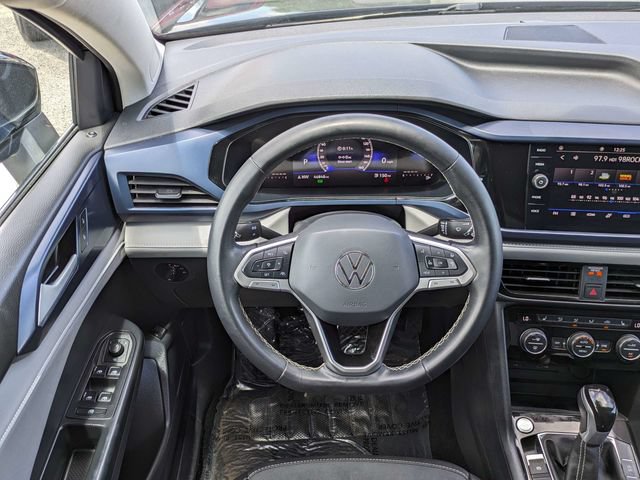 Used 2024 Volkswagen Taos SE FWD image 17