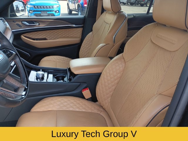 Used 2023 Jeep Grand Cherokee Summit w/ Adv Protech Group IV AWD/4WD image 12