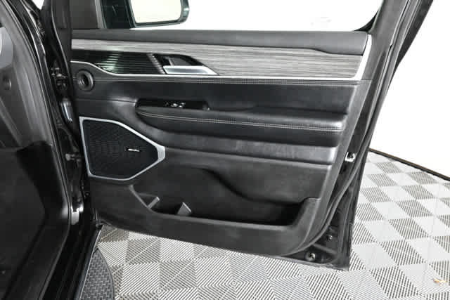 Used 2024 Jeep Wagoneer L Series II w/ Flexible Seating Group image 13