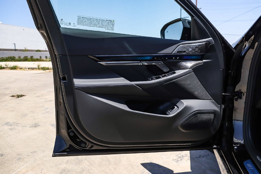 New 2026 BMW i5 M60 w/ M Sport Professional Package AWD/4WD image 23
