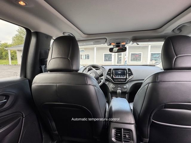 Used 2022 Jeep Cherokee Limited w/ Mopar Interior Package image 23