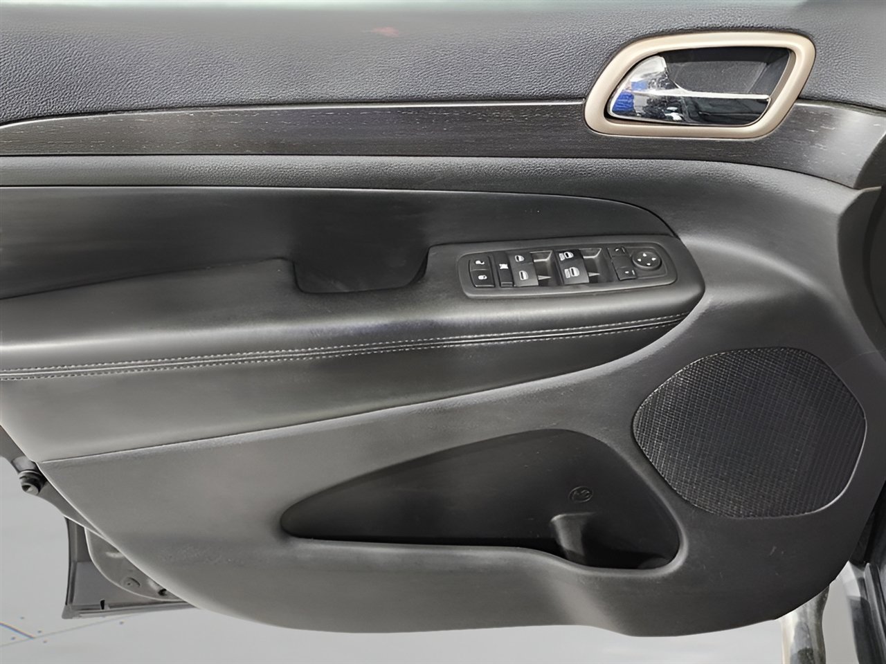 Used 2016 Jeep Grand Cherokee Laredo image 12