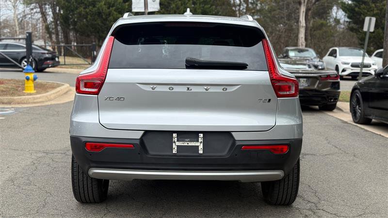 Used 2019 Volvo XC40 T5 Momentum image 4