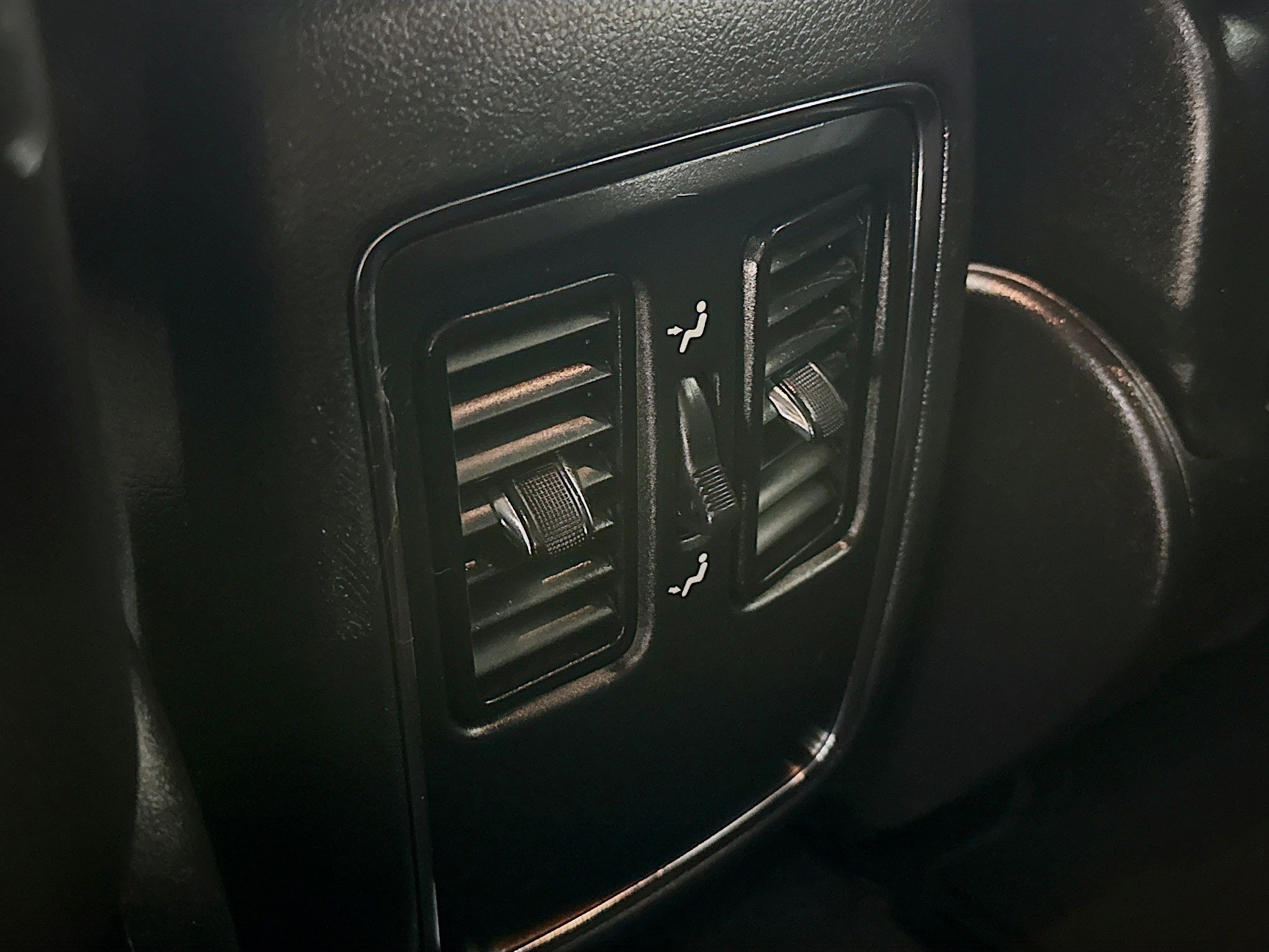 Used 2019 Jeep Grand Cherokee Laredo AWD/4WD image 29