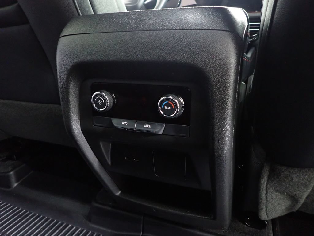 Used 2025 Chevrolet Traverse Z71 AWD/4WD image 32
