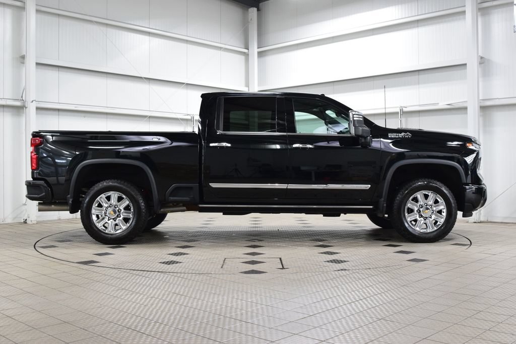 Used 2024 Chevrolet Silverado 2500 High Country w/ Technology Package AWD/4WD image 9