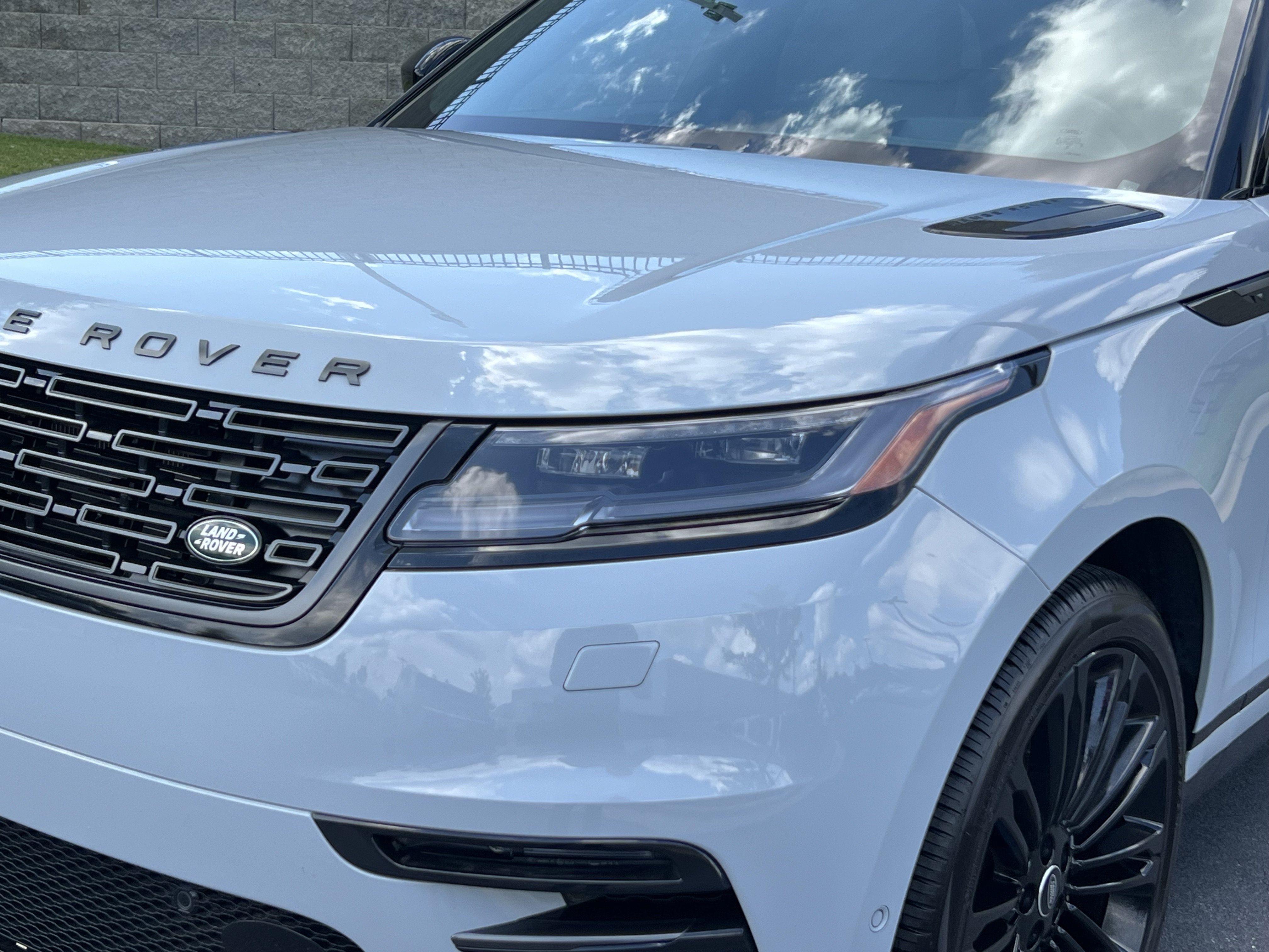 Certified 2026 Land Rover Range Rover Velar Dynamic SE AWD/4WD image 12