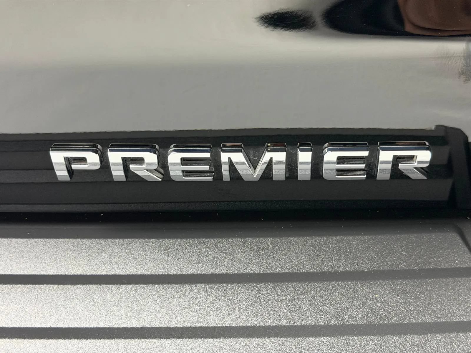 Used 2019 Chevrolet Tahoe Premier w/ Max Trailering Package AWD/4WD image 12