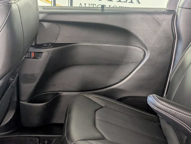 Used 2025 Chrysler Pacifica Select FWD image 26