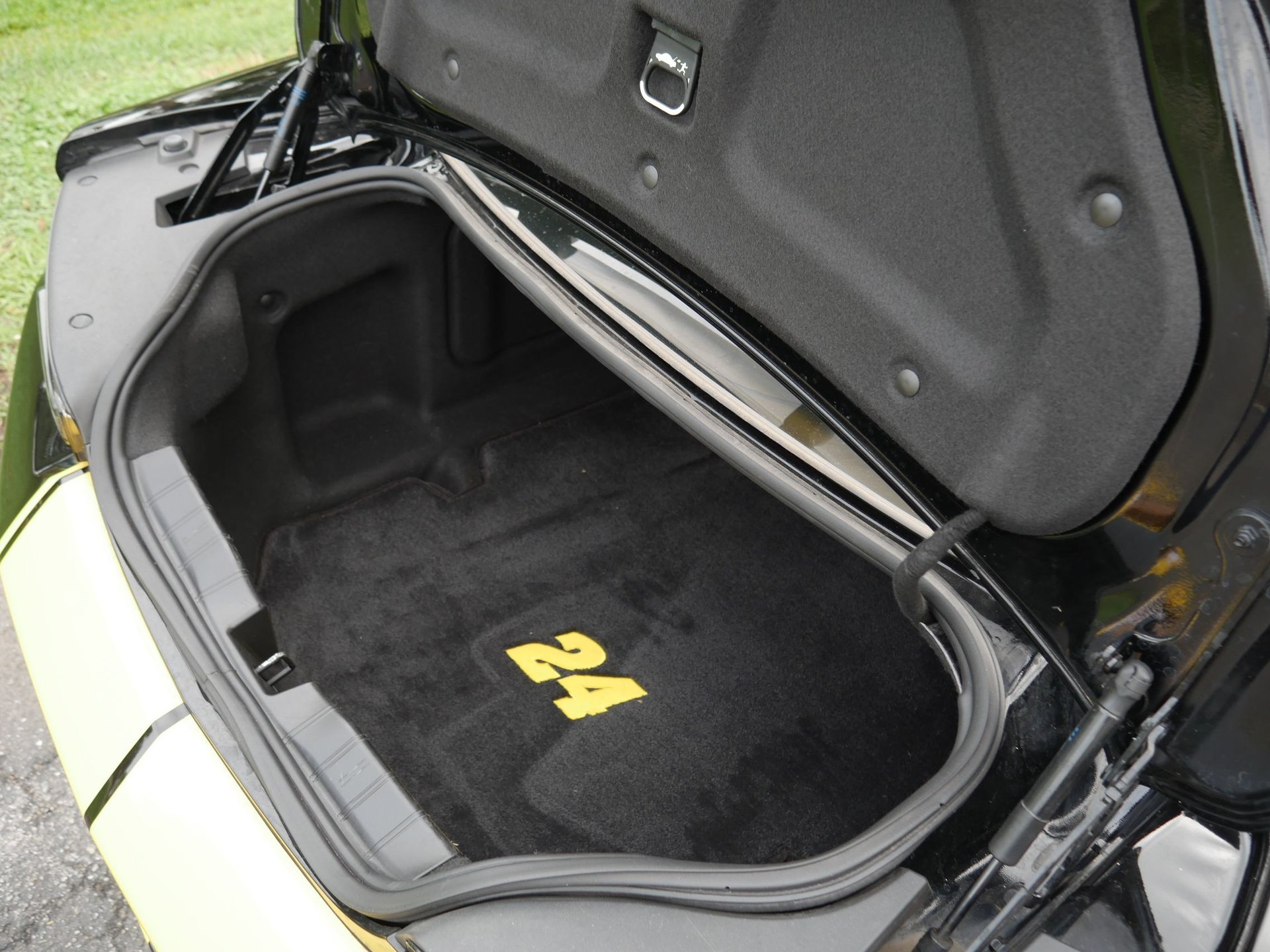 Used 2020 Chevrolet Camaro ZL1 RWD image 76