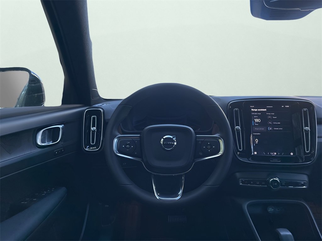 Used 2023 Volvo XC40 Recharge Plus image 13
