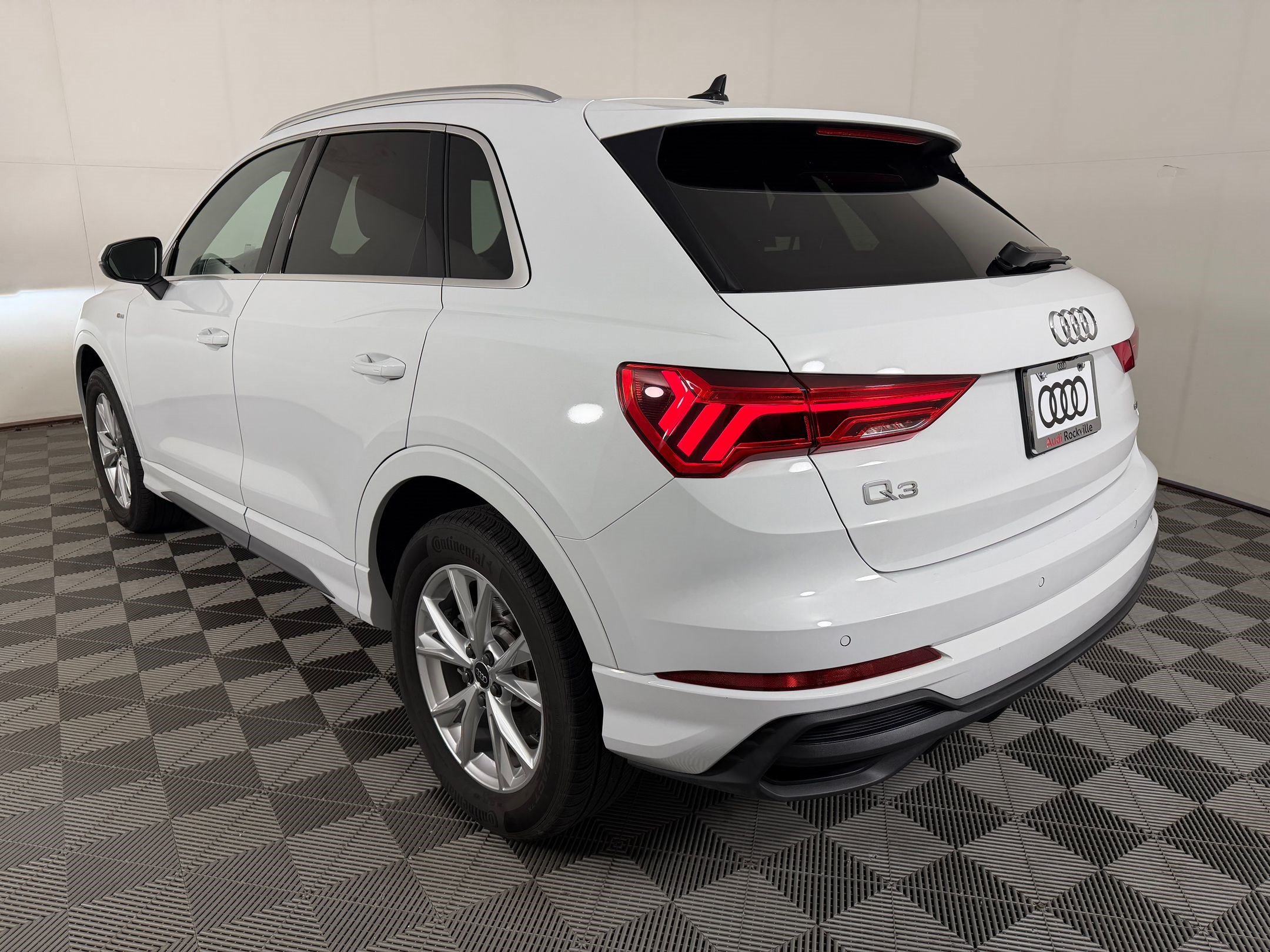 Certified 2023 Audi Q3 2.0T Premium Plus w/ Premium Plus Package AWD/4WD image 3