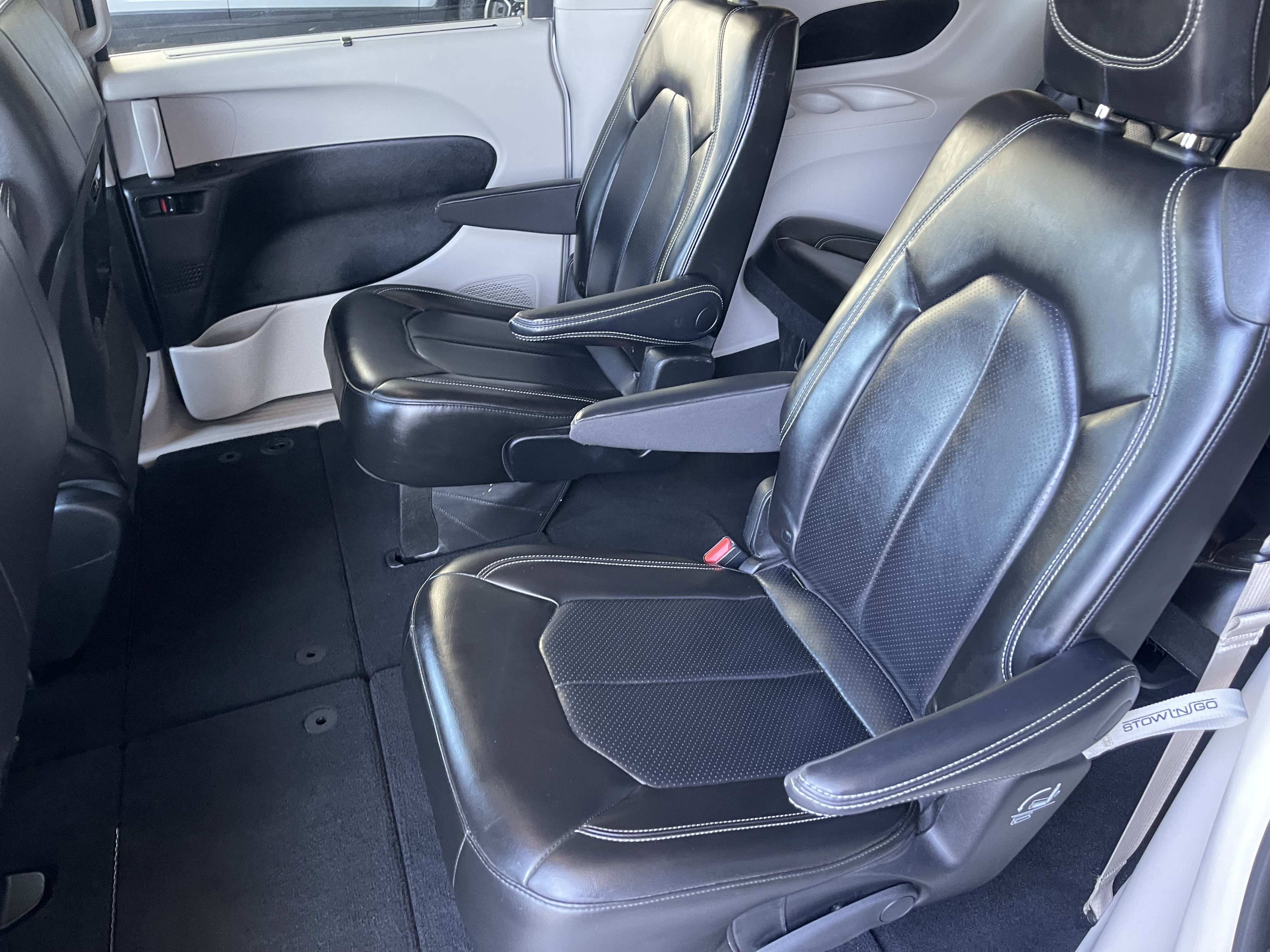 Used 2023 Chrysler Pacifica Touring-L FWD image 20