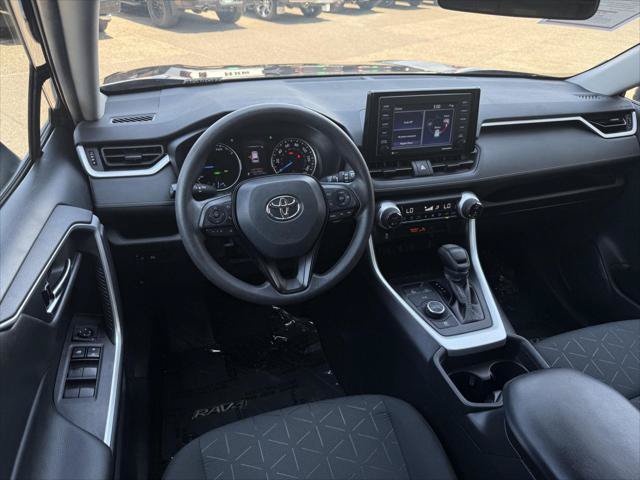 Certified 2021 Toyota RAV4 XLE w/ Carpet Mat Package (TMS) AWD/4WD image 17