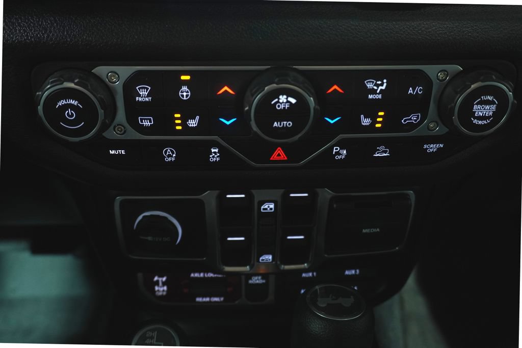 Used 2024 Jeep Wrangler Unlimited Sport AWD/4WD image 19