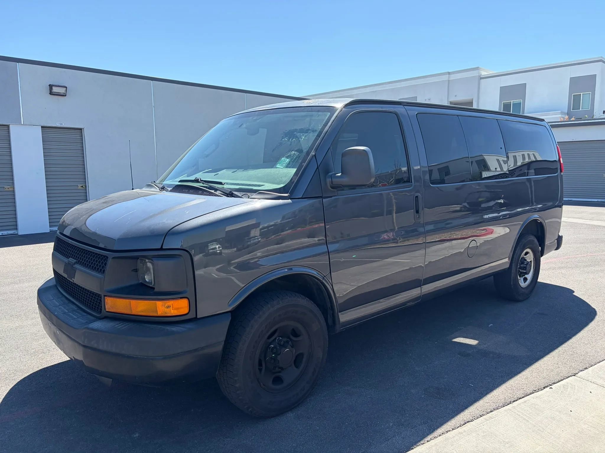 Used 2016 Chevrolet Express 2500 LS RWD image 2