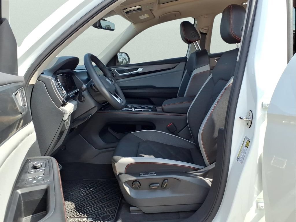 Used 2024 Volkswagen Atlas Peak Edition SEL AWD/4WD image 17