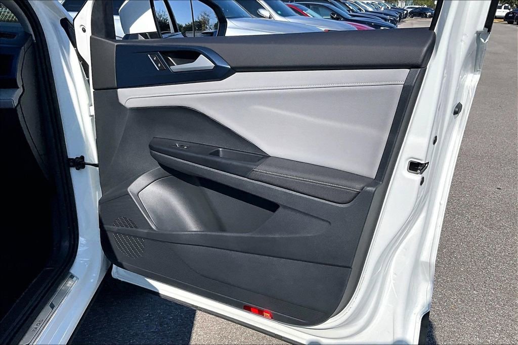 Used 2024 Volkswagen Taos SE image 24