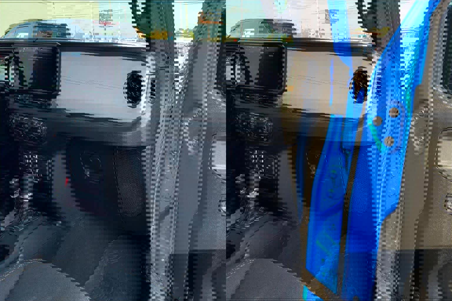 Used 2025 Jeep Gladiator Sport image 18