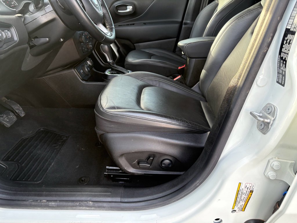 Used 2023 Jeep Renegade Limited image 8