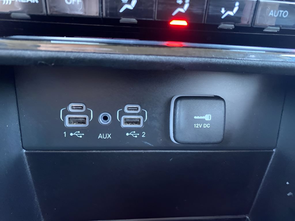 Used 2023 Jeep Grand Cherokee L Limited AWD/4WD image 21