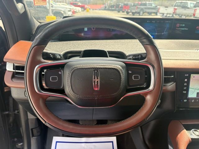 Used 2025 Lincoln Navigator Reserve image 17