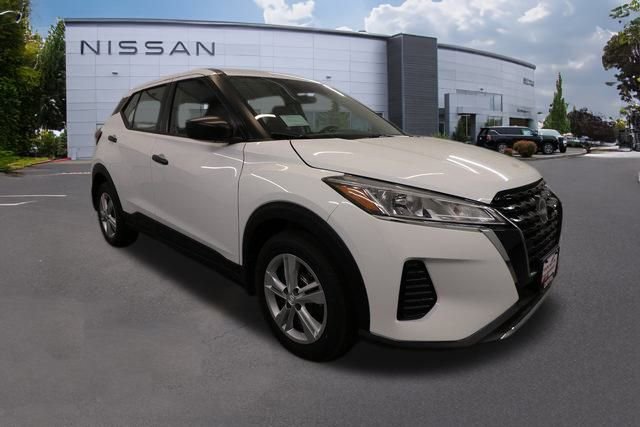 New 2025 Nissan Kicks Play S