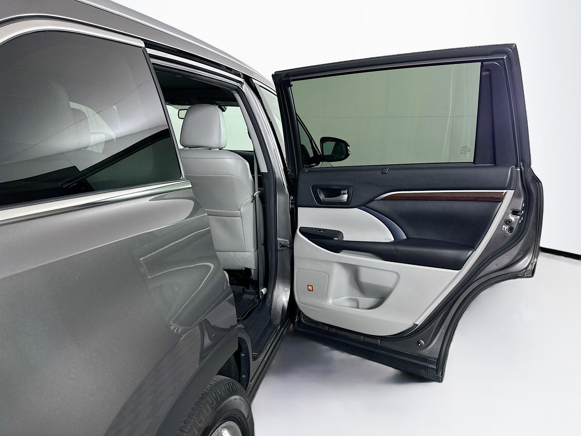 Used 2016 Toyota Highlander Limited Platinum image 34