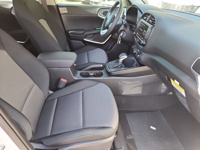 Used 2025 Kia Soul LX image 7