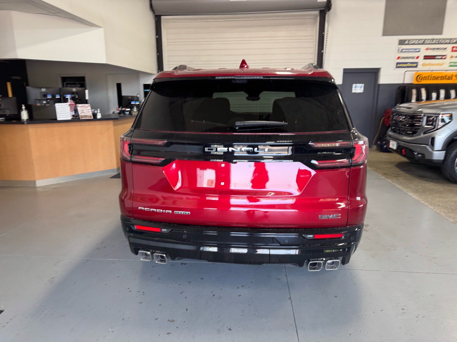New 2027 GMC Acadia Denali Ultimate w/ LPO, Floor Liner Package AWD/4WD image 6