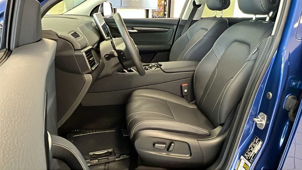 New 2025 VinFast VF 8 Eco image 17