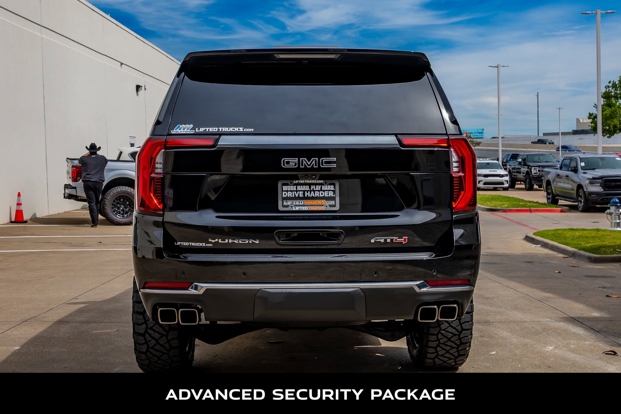 Used 2025 GMC Yukon AT4 w/ AT4 Premium Package AWD/4WD image 8