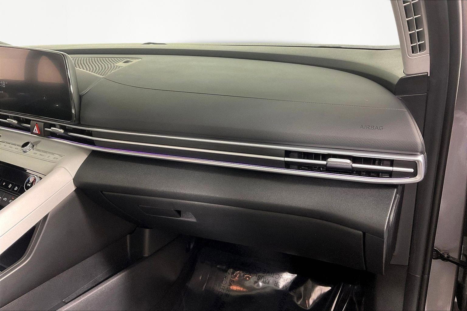 Certified 2022 Hyundai Elantra Limited w/ Preferred Accessory Package image 25