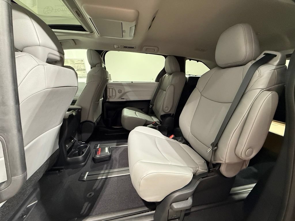 New 2026 Toyota Sienna XLE FWD image 20