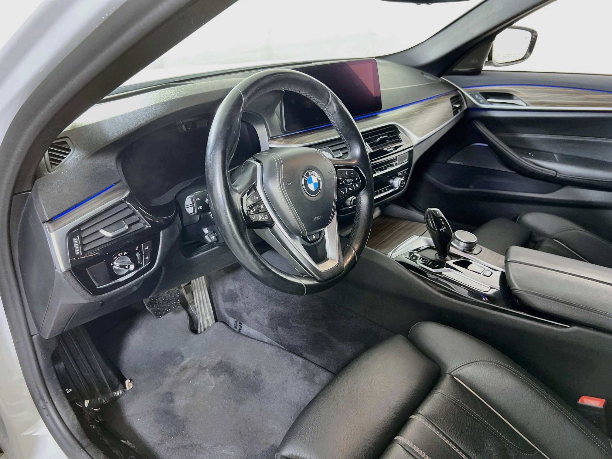 Used 2021 BMW 530i xDrive w/ Premium Package AWD/4WD image 9