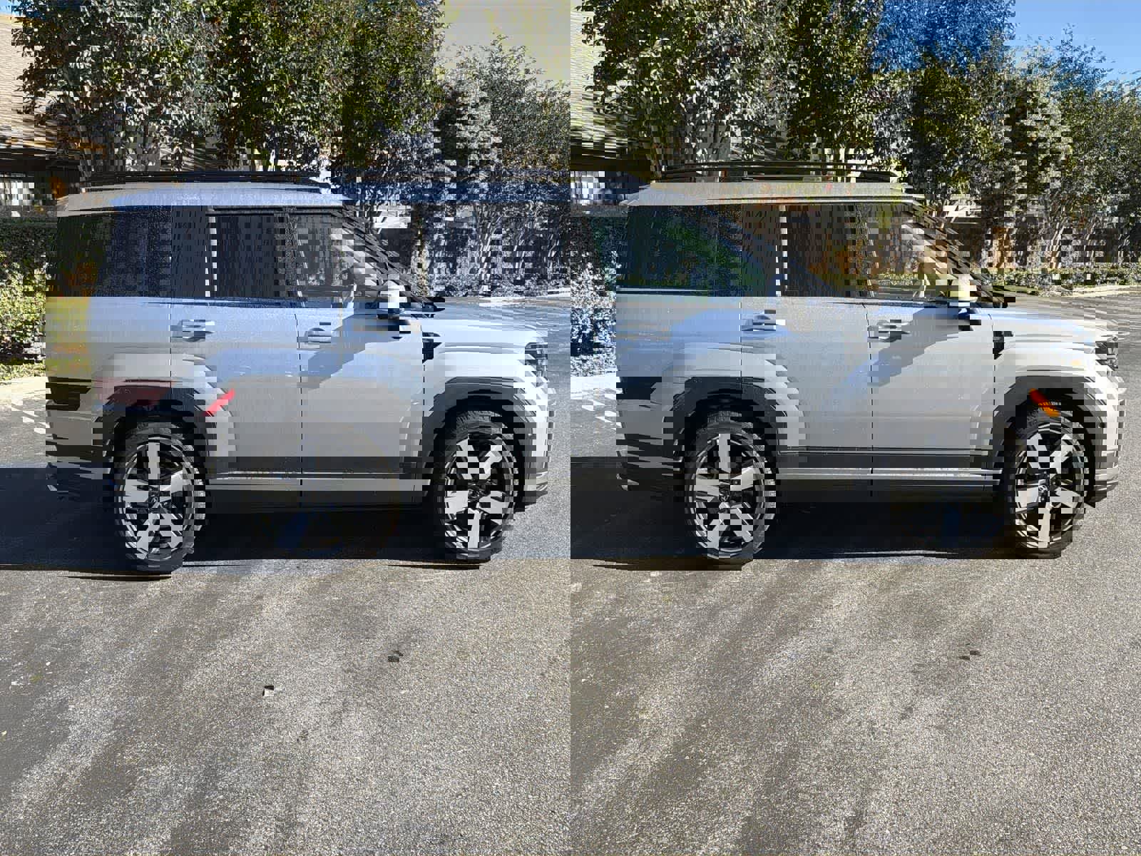 Certified 2025 Hyundai Santa Fe Limited w/ Tow & Go Package image 7