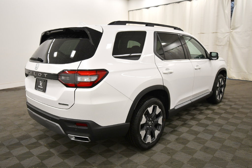 New 2026 Honda Pilot Touring image 7