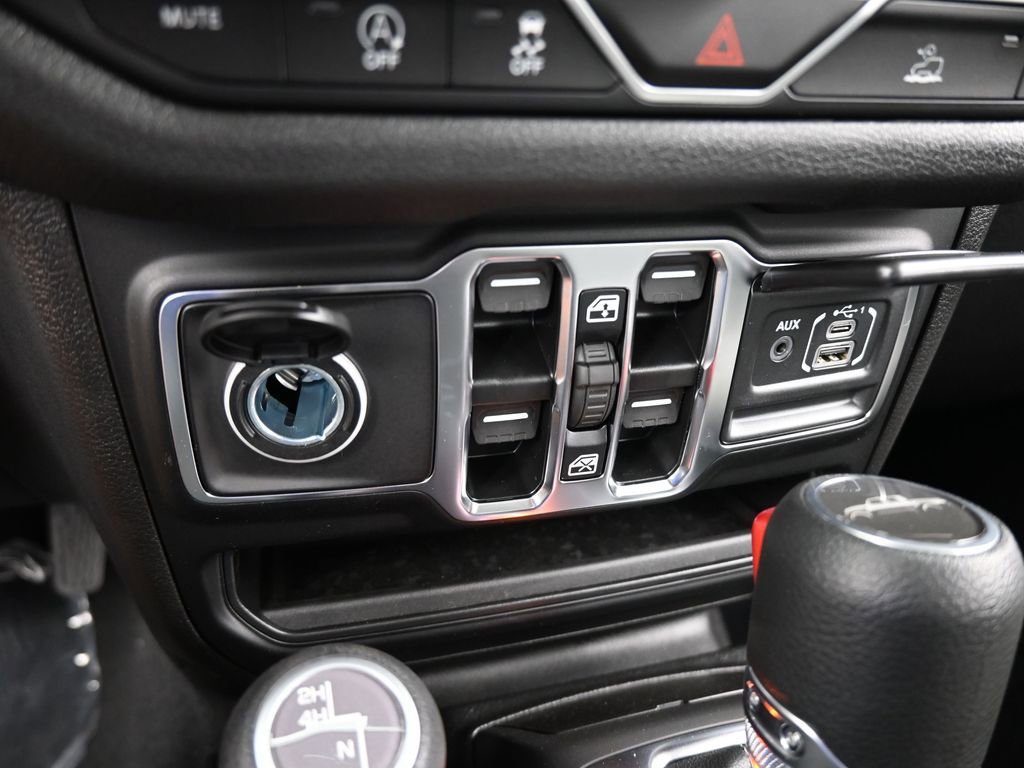 Used 2025 Jeep Gladiator Sport image 18