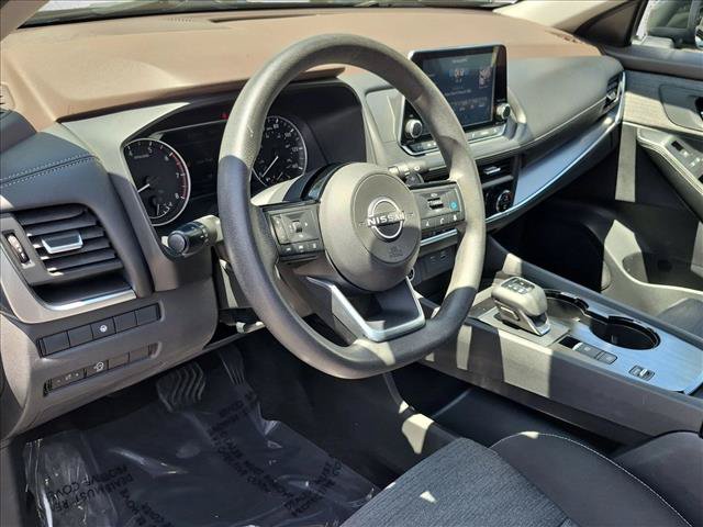 Used 2023 Nissan Rogue SV FWD image 10