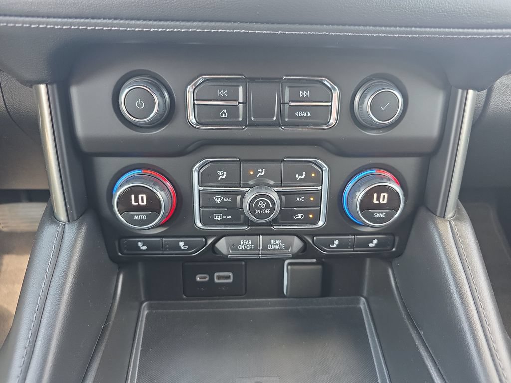 Used 2022 Chevrolet Tahoe LT w/ Luxury Package AWD/4WD image 19