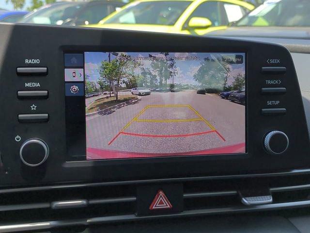 Certified 2025 Hyundai Elantra SE image 19
